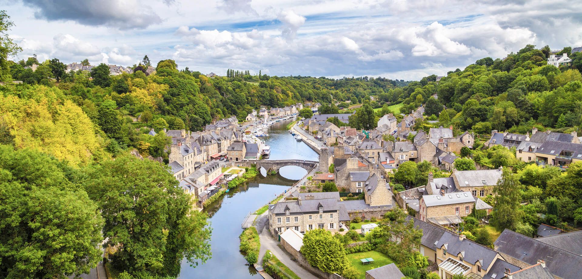 “Dinan : une ville historique à portée de tout”